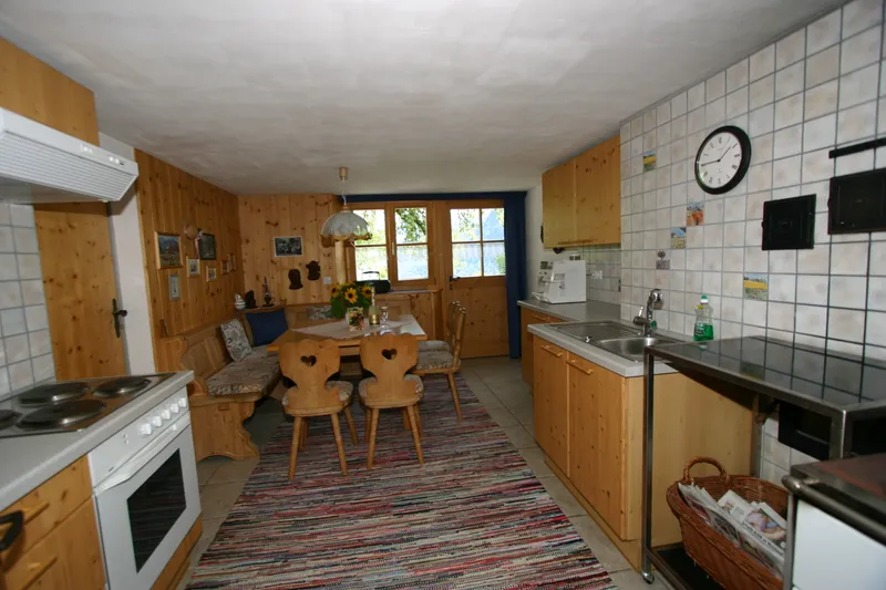 Küche mit Essplatz - Haus Sücka - Ferienhaus Haus Sücka Blons, Großes Walsertal