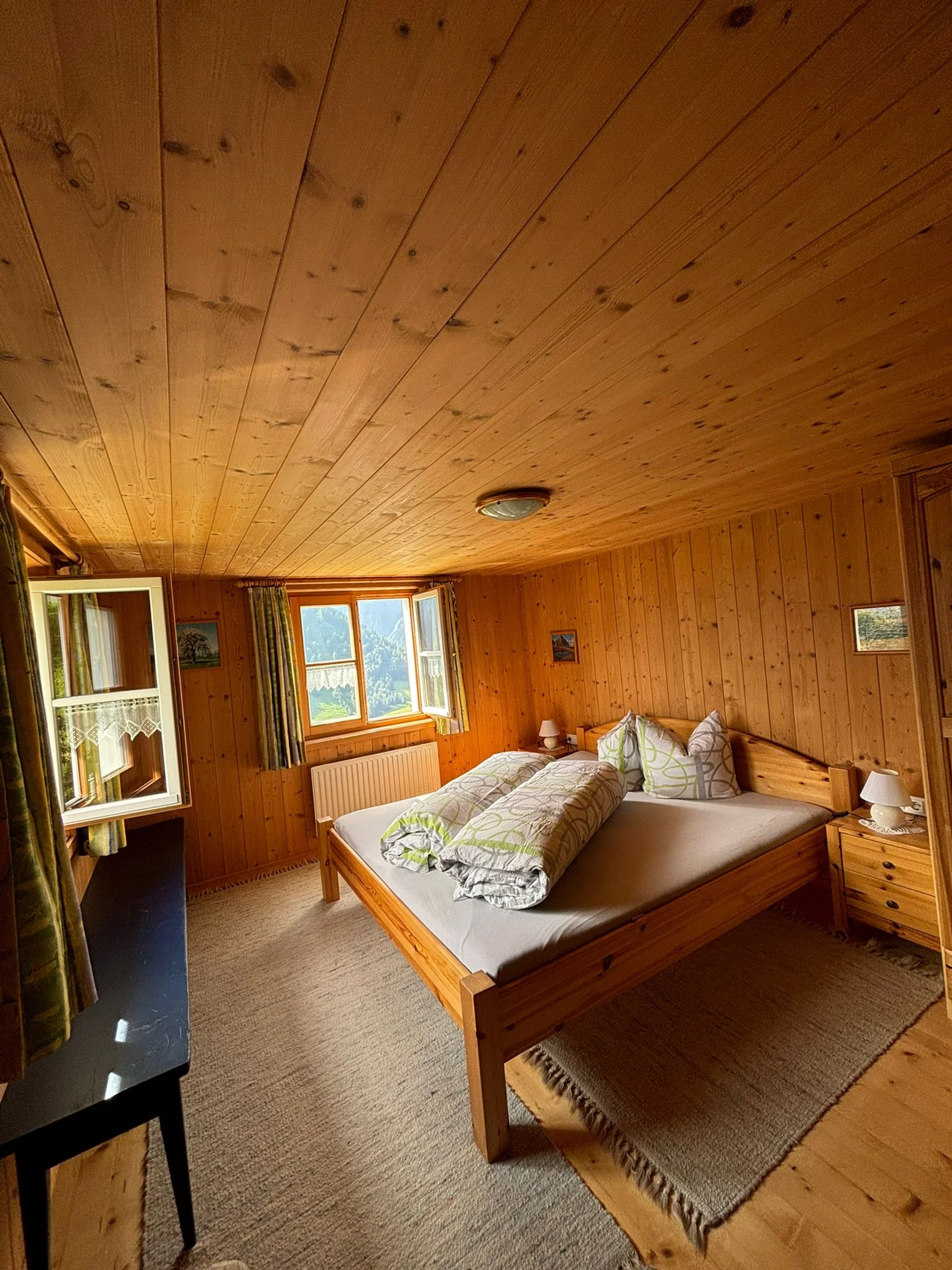 Schlafzimmer 3 mit Kinderbett - Haus Sücka - Ferienhaus Haus Sücka Blons, Großes Walsertal