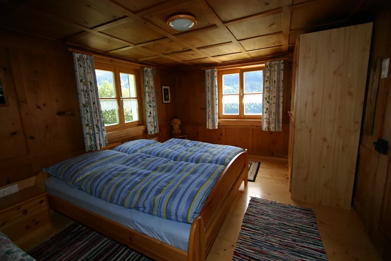 Dreibettzimmer im Erdgeschoß - Haus Sücka - Ferienhaus Haus Sücka Blons, Großes Walsertal