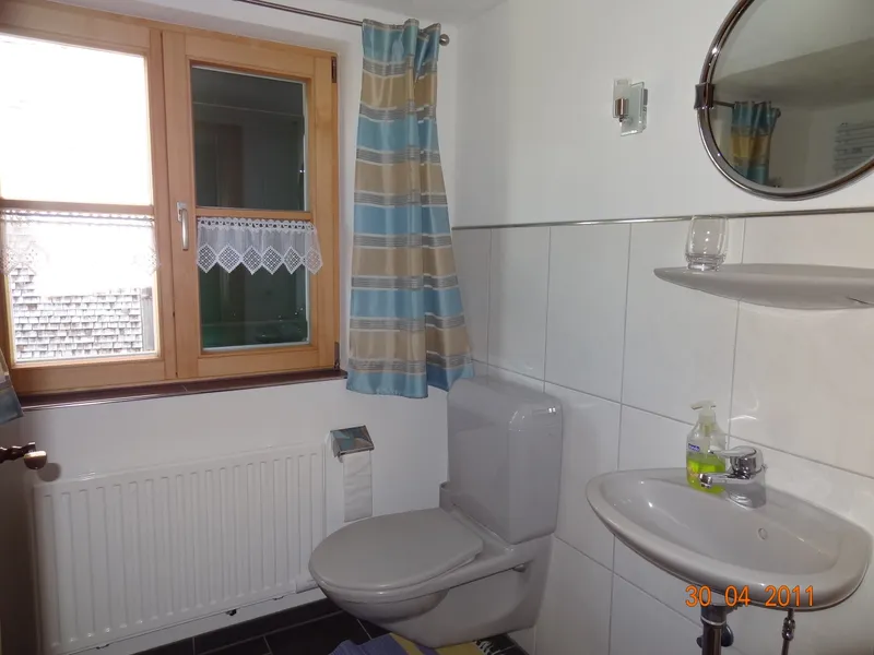 Bad 2 mit WC und Dusche - Haus Sücka - Ferienhaus Haus Sücka Blons, Großes Walsertal