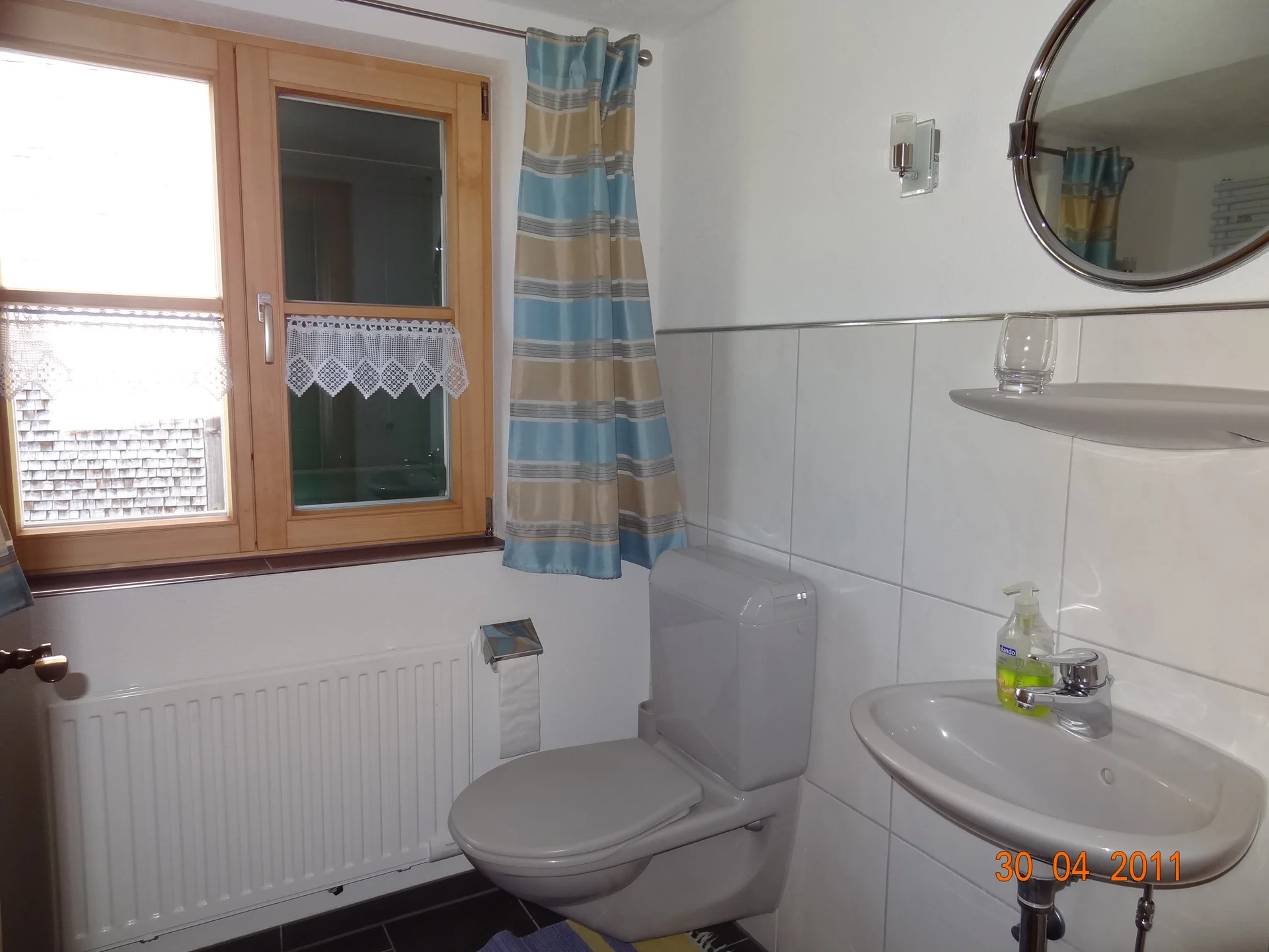 Bad 2 mit WC und Dusche - Haus Sücka - Ferienhaus Haus Sücka Blons, Großes Walsertal